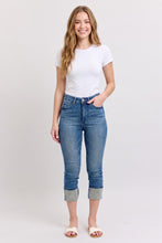 Load image into Gallery viewer, Judy Blue Skinny Capris Jeans with Pockets