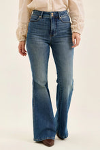 Load image into Gallery viewer, Judy Blue Double Button Tummy Control Flared Leg Jeans
