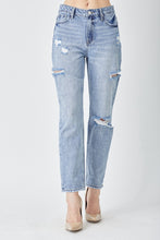 Carica l'immagine nel visualizzatore di Gallery, RISEN Distressed Slim Cropped Blue Denim Jeans
