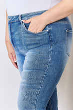 Cargar imagen en el visor de la galería, RISEN High Waisted Washed Blue Denim Flared Leg Jeans
