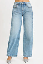 Cargar imagen en el visor de la galería, RISEN Mid Rise Wide Barrel Transferable Leg Snap Jeans
