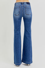 Carica l'immagine nel visualizzatore di Gallery, RISEN Low Rise Flared Leg Blue Denim Jeans
