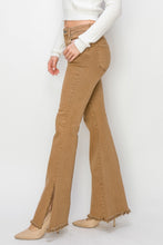 Carregar imagem no visualizador da galeria, RISEN Brown Side Slit Flared Leg Denim Jeans
