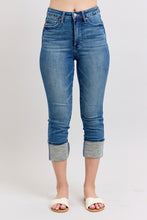 Load image into Gallery viewer, Judy Blue Skinny Cuff Capris Jeans with Pockets
