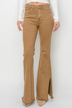 Carregar imagem no visualizador da galeria, RISEN Brown Side Slit Flared Leg Denim Jeans

