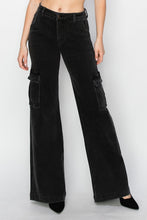 Carica l'immagine nel visualizzatore di Gallery, Risen Black Denim Wide Leg Cargo Jeans
