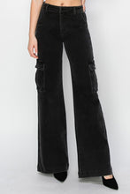 Carica l'immagine nel visualizzatore di Gallery, Risen Black Denim Wide Leg Cargo Jeans
