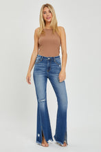 Carica l'immagine nel visualizzatore di Gallery, RISEN High Rise Front Slit Frayed Hem Flared Leg Blue Wash Denim Jeans
