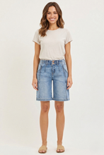 Загрузить изображение в средство просмотра галереи, RISEN 2-Button Slouchy Bermuda Shorts with Pockets
