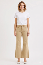 Carica l'immagine nel visualizzatore di Gallery, RISEN Raw Hem Wide Leg Jeans
