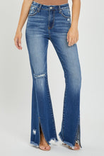 Carica l'immagine nel visualizzatore di Gallery, RISEN High Rise Front Slit Frayed Hem Flared Leg Blue Wash Denim Jeans
