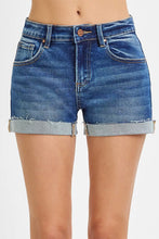Carica l'immagine nel visualizzatore di Gallery, RISEN Low Rise Cuffed Shorts
