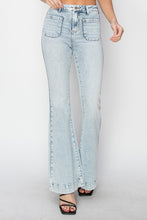 Cargar imagen en el visor de la galería, Risen Patch Pocket Flared Leg Light Blue Washed Denim Jeans
