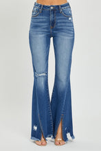 Carica l'immagine nel visualizzatore di Gallery, RISEN High Rise Front Slit Frayed Hem Flared Leg Blue Wash Denim Jeans
