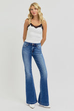 Carica l'immagine nel visualizzatore di Gallery, RISEN Low Rise Flared Leg Blue Denim Jeans
