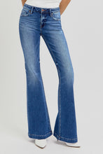 Carica l'immagine nel visualizzatore di Gallery, RISEN Low Rise Flared Leg Blue Denim Jeans
