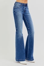Carica l'immagine nel visualizzatore di Gallery, RISEN Low Rise Flared Leg Blue Denim Jeans
