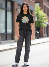Ladda upp bild till gallerivisning, Retro Bloom Flower Power T-Shirt
