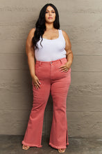 Carregar imagem no visualizador da galeria, RISEN Bailey High Rise Raw Side Slit Hem Flared Leg Pink Denim Jeans
