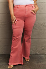 Carregar imagem no visualizador da galeria, RISEN Bailey High Rise Raw Side Slit Hem Flared Leg Pink Denim Jeans
